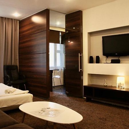 Central Apartment Nemiga Minsk Dış mekan fotoğraf